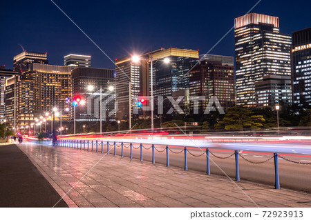 《東京》皇宮外苑丸之內辦公區夜景 《東京》皇宮外苑丸之內辦公區夜景 72923913
