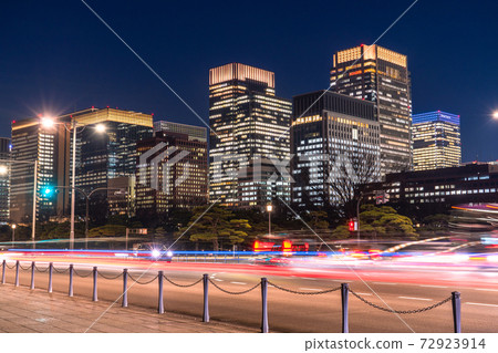 《東京》皇宮外苑丸之內辦公區夜景 《東京》皇宮外苑丸之內辦公區夜景 72923914