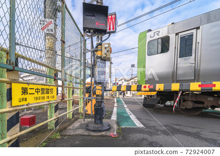 [東京駒mag市]從田Line站乘坐山手線的第二個中里十字路口到駒mag站的火車。 72924007