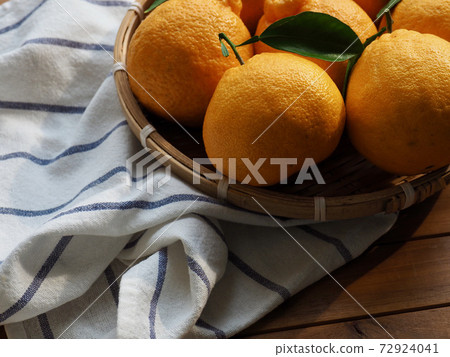 Fresh organic fruit Jeju Hallabong in a basket 72924041