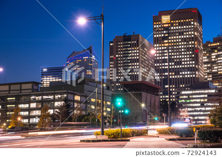 《東京》政府辦公區霞澄的夜景 《東京》政府辦公區霞澄的夜景 72924143