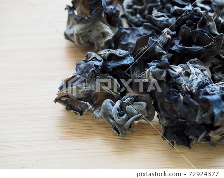 Asian food thirsty mushroom 72924377