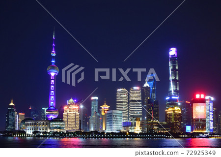 View from the Bund, the night view of Shanghai Pudong Luger Zui (Pudong, Lujiazui) View from the Bund, the night view of Shanghai Pudong Luger Zui (Pudong, Lujiazui) 72925349