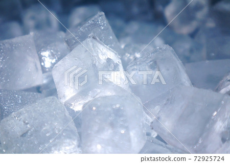 A lot of ice images in the ice machine 72925724