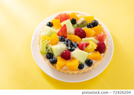 Fruit tart  72926204