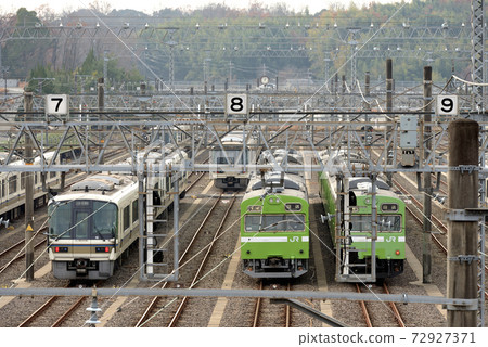 221和103系列錨固在車輛底座上 72927371