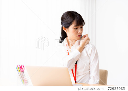 A woman with stiff shoulders at work 72927985