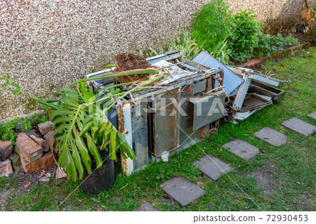 Fly-tipped illegally dumped disused unwanted domestic oven. Stockport UK. Fly-tipped illegally dumped disused unwanted domestic oven. Stockport UK. 72930453