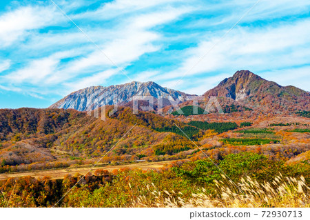 廣山大山天際線Onijodai視圖的秋天景色 72930713