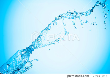 Water is poured out of a plastic bottle. 72931065