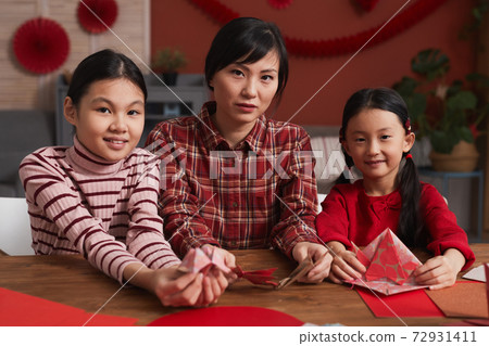 Creative Mother And Daughters 72931411