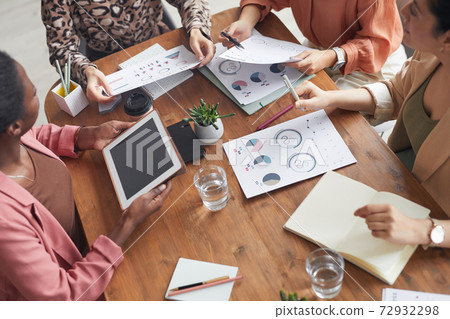 Team of Businesswomen Brainstorming at Meeting Team of Businesswomen Brainstorming at Meeting 72932298