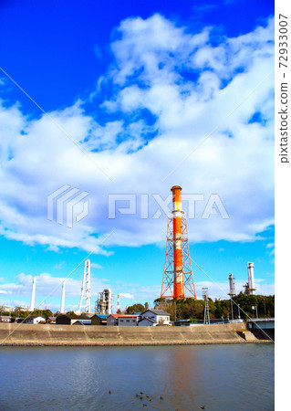 Scenery of Yokkaichi City, a complex of factory facilities Scenery of Yokkaichi City, a complex of factory facilities 72933007