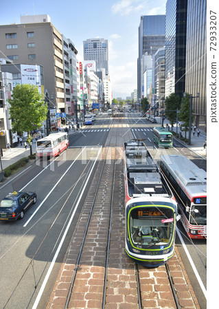 廣島市區,有軌電車行駛的城市景觀 廣島市區,有軌電車行駛的城市景觀 72933207