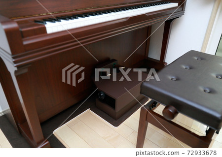 胡桃木立式鋼琴 胡桃木立式鋼琴 72933678
