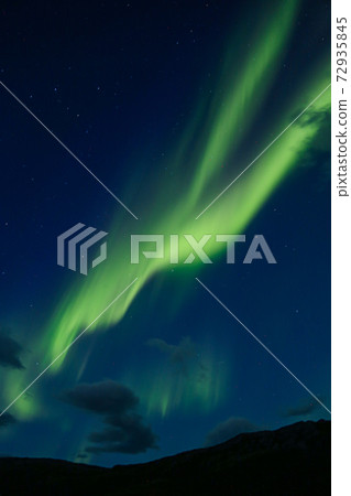 Aurora appears before waiting for the sunset 72935845