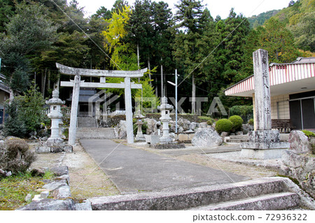丹波筱山市一側的金山城遺址入口附近的折人神社 72936322