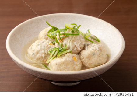 Boiled chicken dumplings 72936481