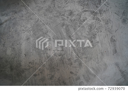 Floor full of footprints 72939070