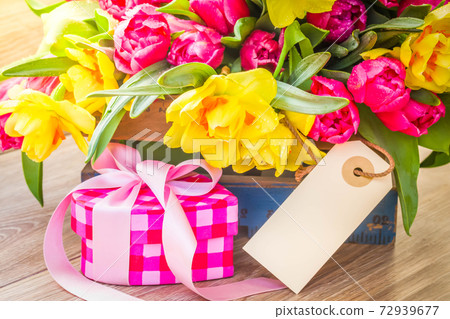 spring flowers with gift box and empty tag 72939677