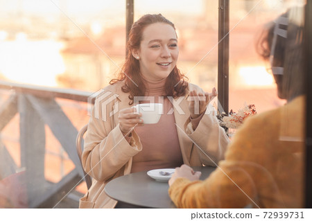 Meeting with friend 72939731