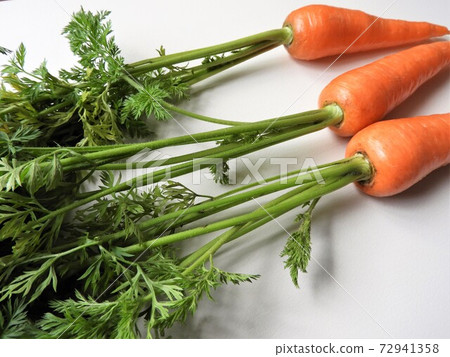 Carrots 2 72941358