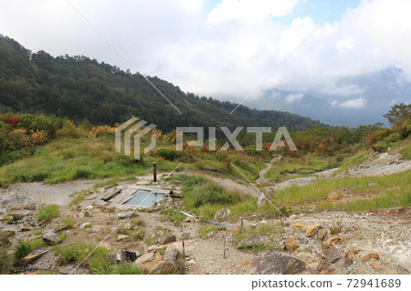 Japanese secret hot spring, Renge Onsen, autumn, autumn leaves, open-air bath 72941689