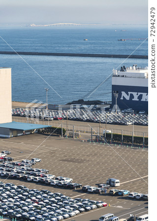 [View from Kawasaki Marien: Higashi Ogishima Logistics Center and Kaihotaru for loading export vehicles] 72942479