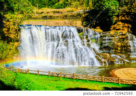 飛濺和彩虹 72942593