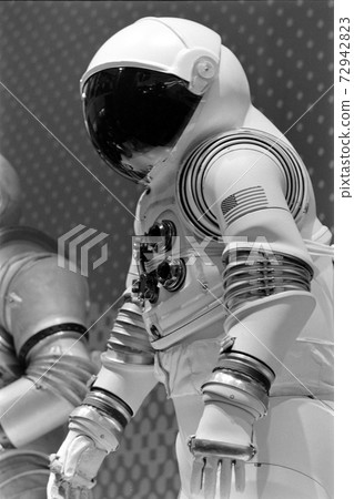 <Osaka> Space suit exhibited at the American Pavilion at the Osaka Expo 72942823