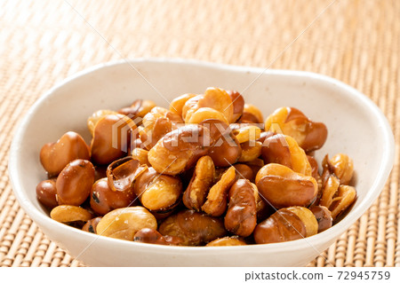 Ikari beans (broad beans). 72945759