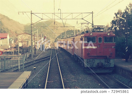 在岩越西本線換乘50列常規火車 72945861