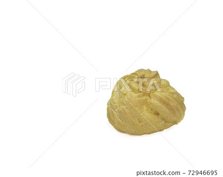 The close up of homemade vanilla custard choux cream (cream puff pastry), sweet bakery food isolated on white background. 72946695