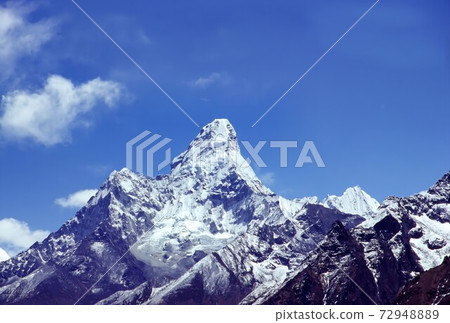 Ama Dubram海拔6856m，聳立在喜馬拉雅山脈上 72948889