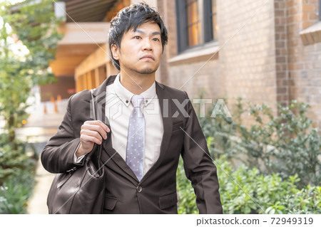 An office worker heading to a branch office in Kyoto An office worker heading to a branch office in Kyoto 72949319
