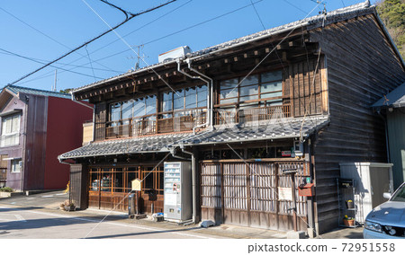 Architectural monument of Kambara-juku (Fifty-three Stations of the Tokaido) 72951558