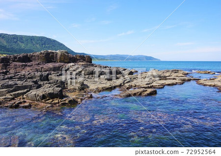 Usutaibesenjoiwa, Esashi-cho, Hokkaido (viewing the direction of Cape Kitami Kamui) Usutaibesenjoiwa, Esashi-cho, Hokkaido (viewing the direction of Cape Kitami Kamui) 72952564