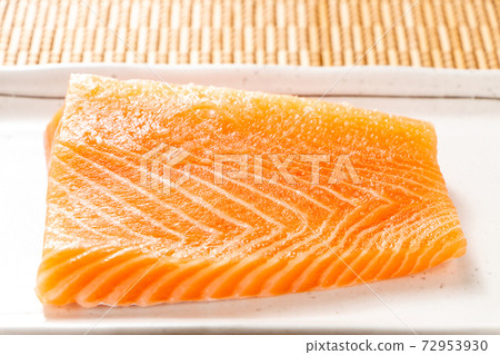 Atlantic salmon for sashimi (raw). 72953930