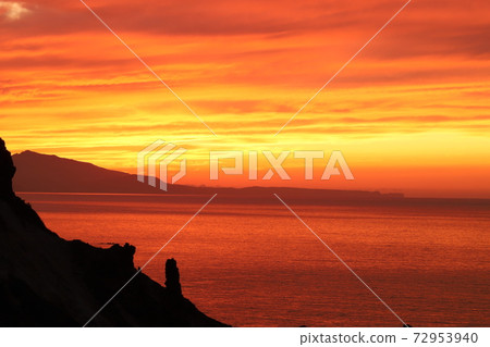 The sunset in Shakotan and the exquisite scenery of the mountains are wonderful The sunset in Shakotan and the exquisite scenery of the mountains are wonderful 72953940