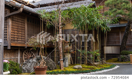 Zayoso的花園路 72954084