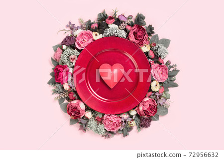 Happy Valentines day card bouquet deco of red roses with heart 72956632