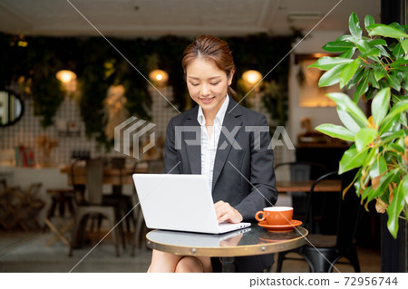 美麗的日本女性 72956744