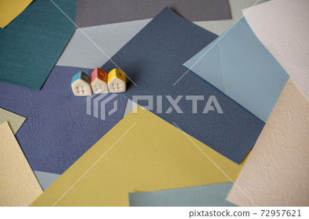 Small house and wallpaper sample Small house and wallpaper sample 72957621