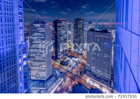 Night view of the city lined with skyscrapers 72957930