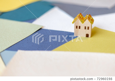 Mosaic glass small house and wallpaper sample 72960198