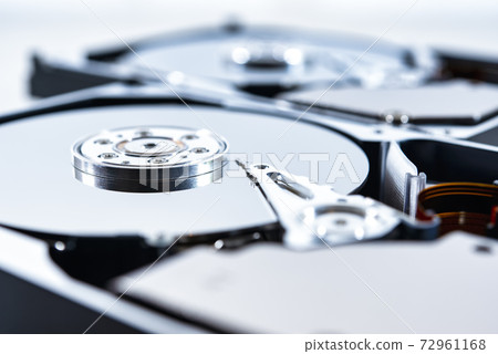 Two close-up photos of the hard disk with the shell split Two close-up photos of the hard disk with the shell split 72961168