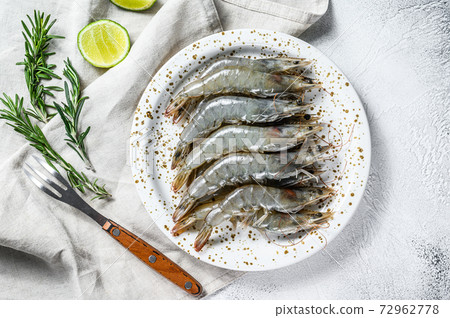 Fresh raw giant langoustine shrimp on a white plate. Gray background. Top view. Copy space 72962778