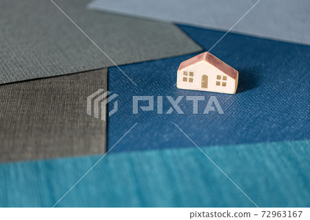 Small house and wallpaper sample Small house and wallpaper sample 72963167