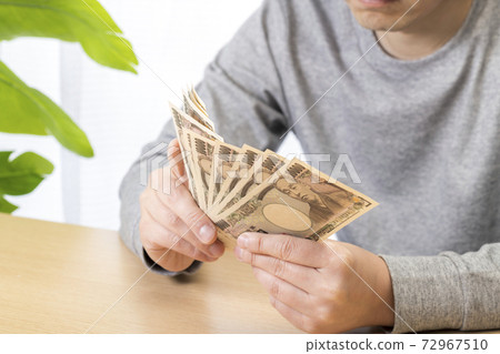 Man counting bills Man counting bills 72967510