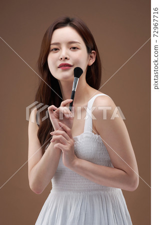 Woman beauty beauty 72967716